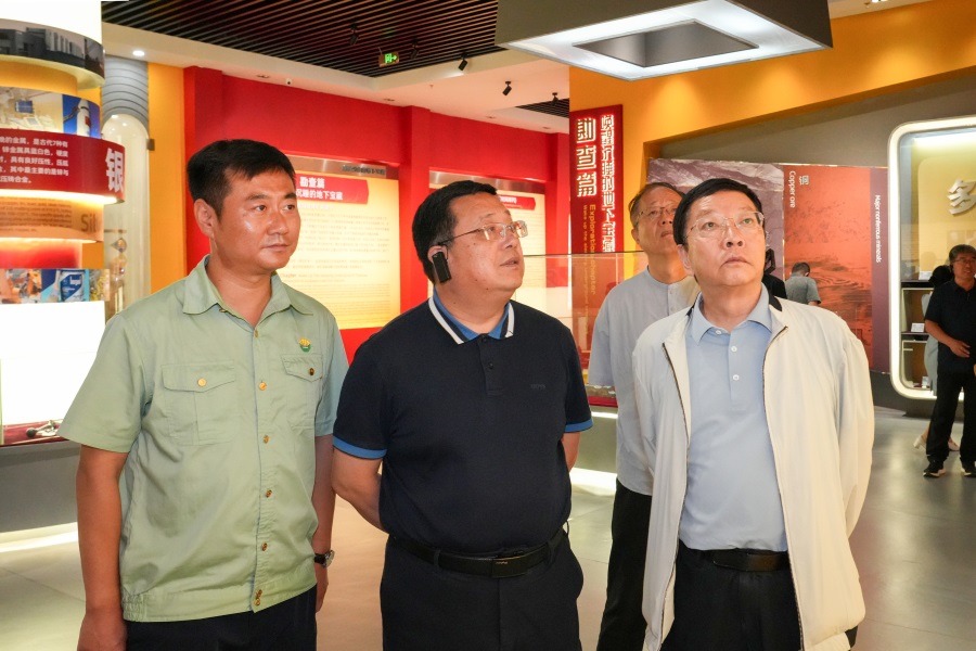 2024.06.23全國政協(xié)委員、 陜西省政協(xié)副主席、民建陜西省委會主委李忠民蒞臨金徽股份調研.jpg