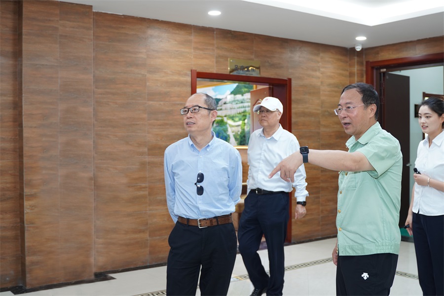2024.06.23重慶市政協(xié)副主席、民盟市委會主委杜惠平蒞臨金徽股份調研.jpg
