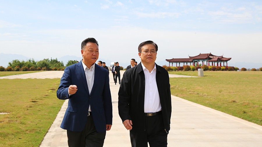 30-2021年5月，省人民檢察院黨組書記、檢察長朱玉蒞臨金徽股份調研綠色礦山建設工作。.jpg