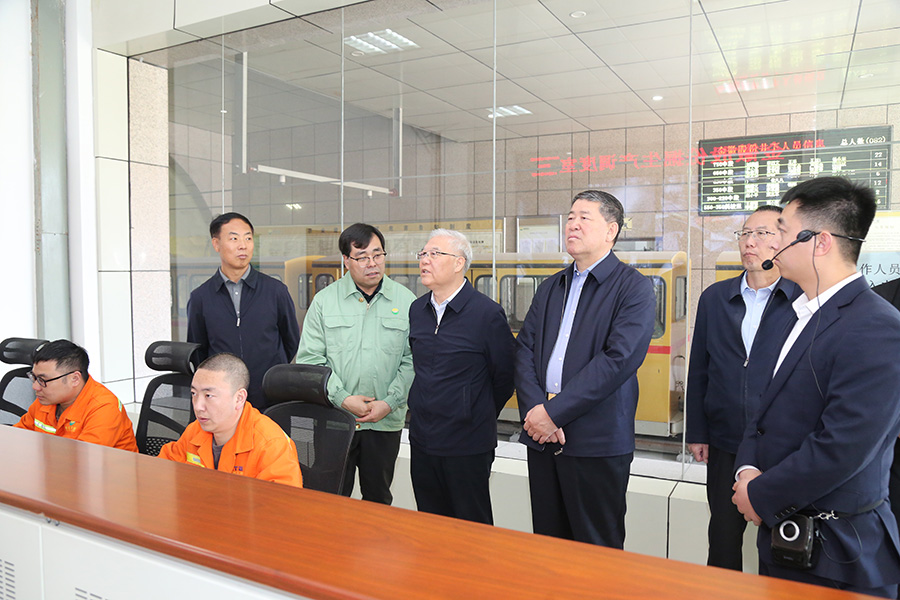 全國政協(xié)常委，省政協(xié)副主席，民進中央常委、甘肅省主委尚勛武調研金徽股份時強調，要加強科技創(chuàng)新與人才培養(yǎng)。-900.jpg